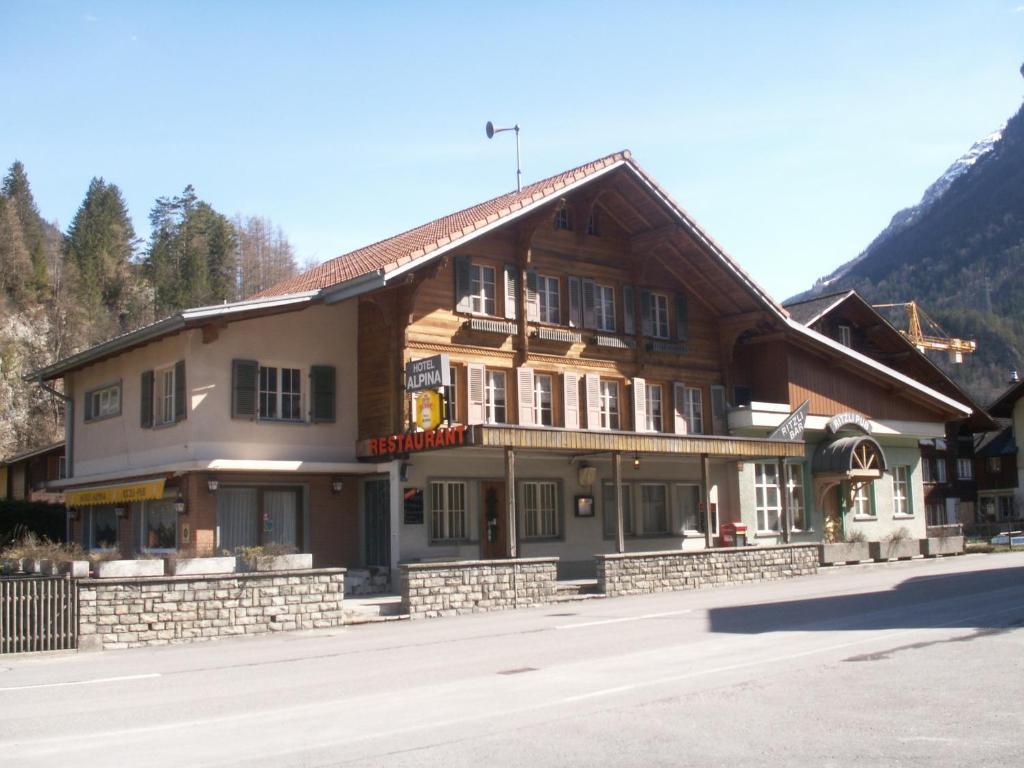 Hotel-Restaurant Alpina Innertkirchen Exterior photo